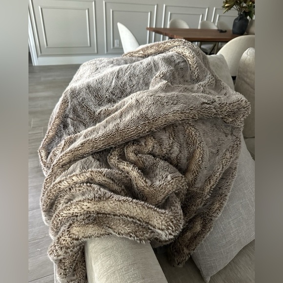 RH Restoration Hardware Faux Fur Throw Blanket mink 60"x 45” Soft Luxury Plush - Picture 4 of 6